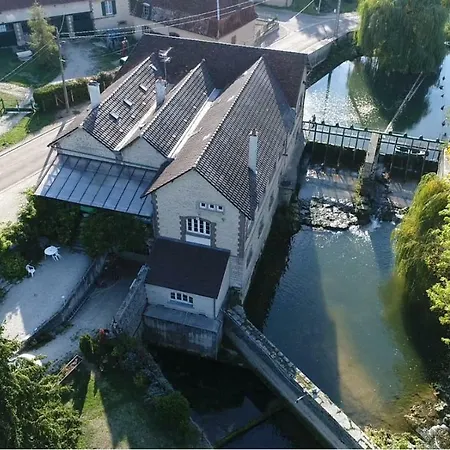 Moulin De *