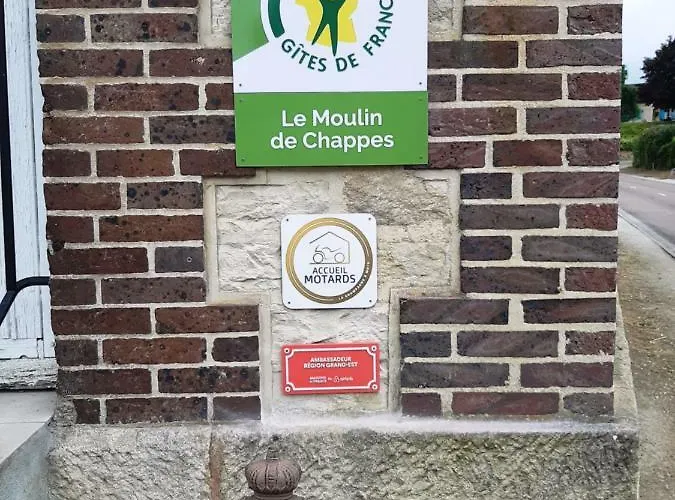 Moulin De *